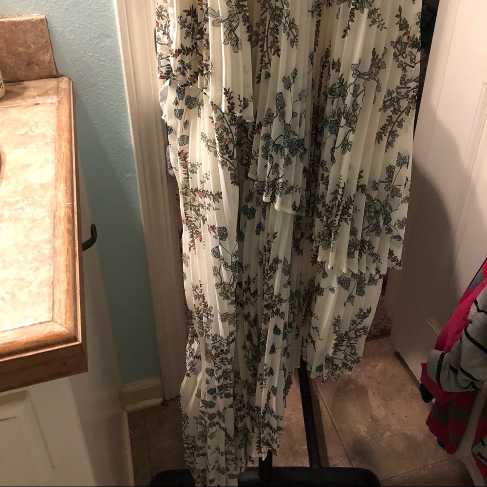 Dress - Picture 7 of 7